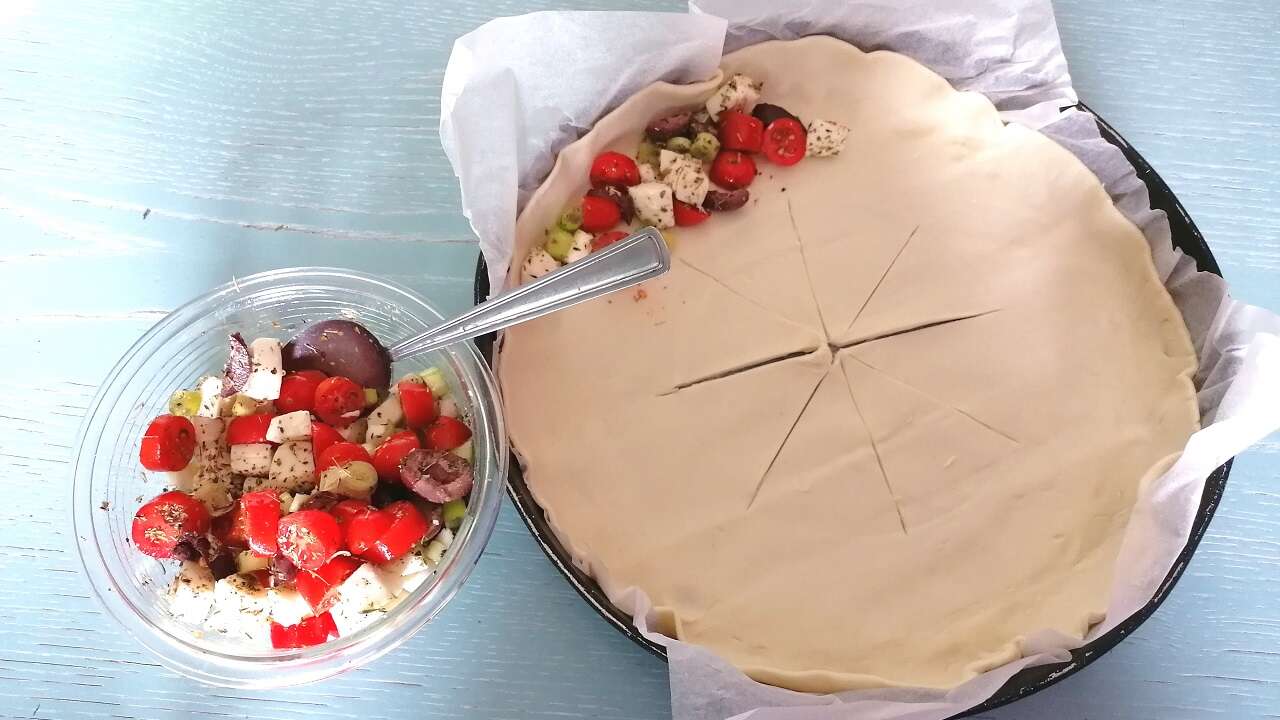 Corona di sfoglia pomodoro e formaggio 2