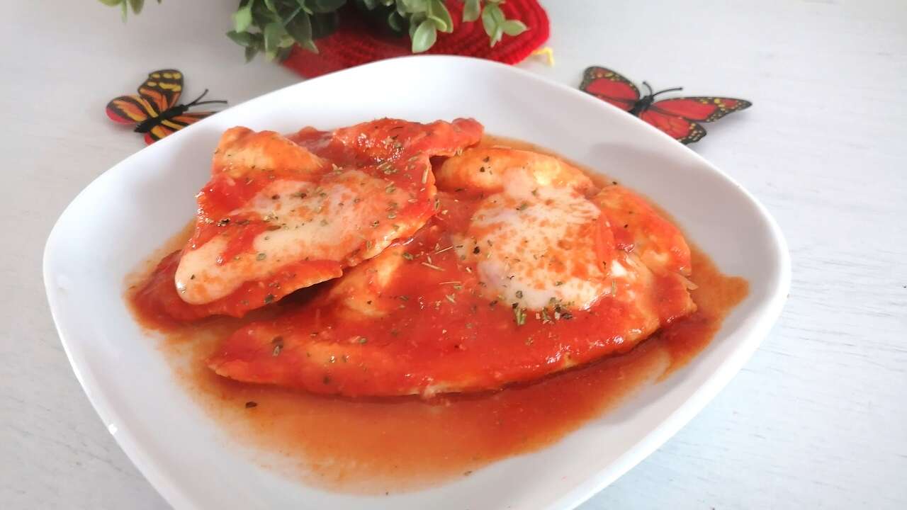 Petto di pollo al sugo di pomodoro, in padella 3