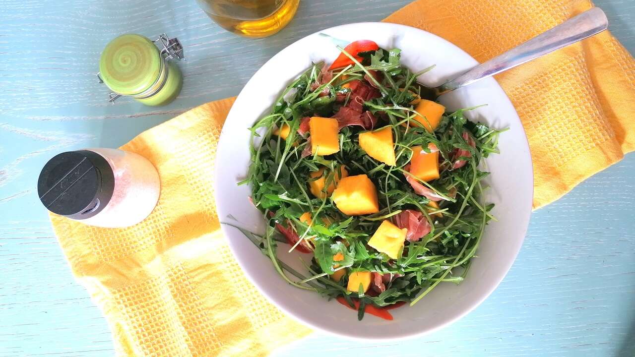 Insalata di mango, rucola e crudo: fresca e buona 3