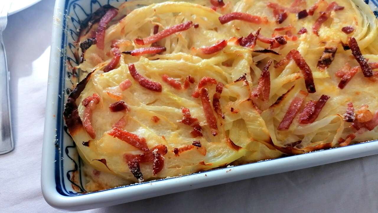 Parmigiana di cavolo verza o cappuccio al forno, con speck 4