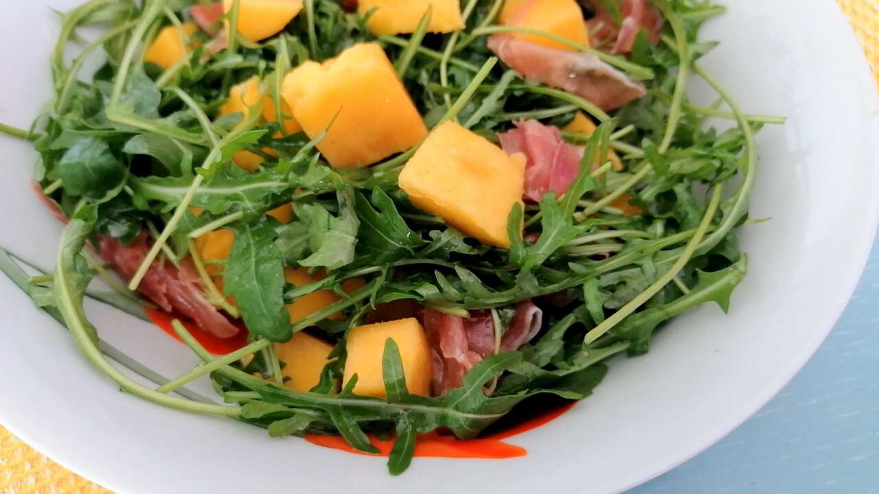 Insalata di mango, rucola e crudo: fresca e buona 4