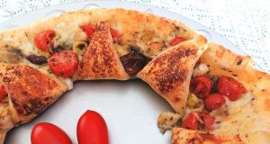 Corona di sfoglia pomodoro e formaggio, super buona Corona di sfoglia pomodoro e formaggio