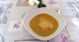 Crema vellutata light di broccoli e carote Bimby Crema vellutata di broccoli e carote Bimby