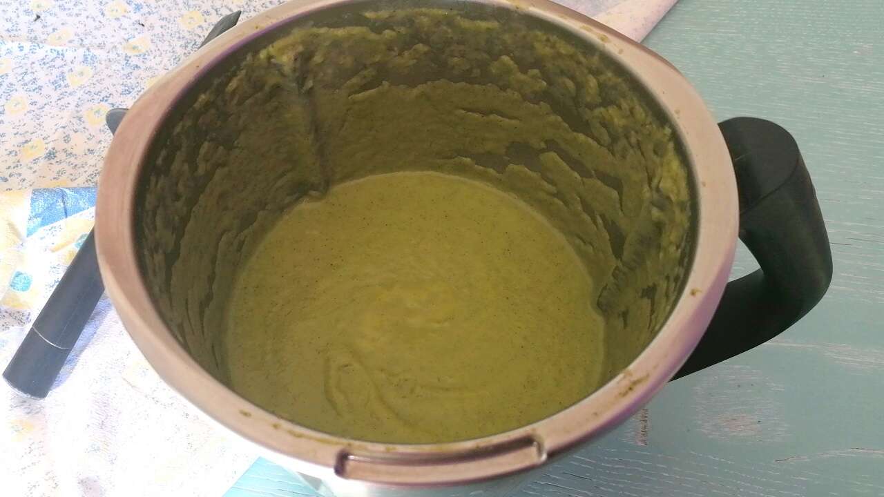 Crema detox di broccoli e cipolla, con e senza Bimby 2