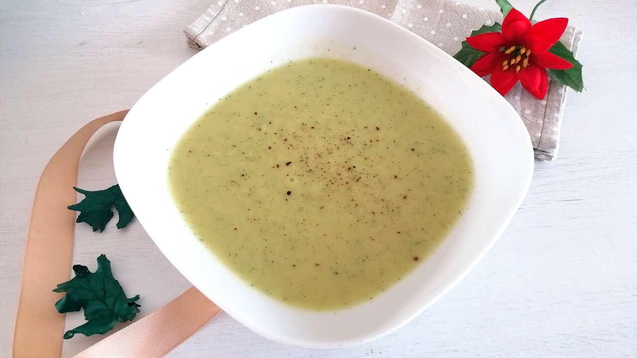 Vellutata light di cavolo e zucchine Bimby 3