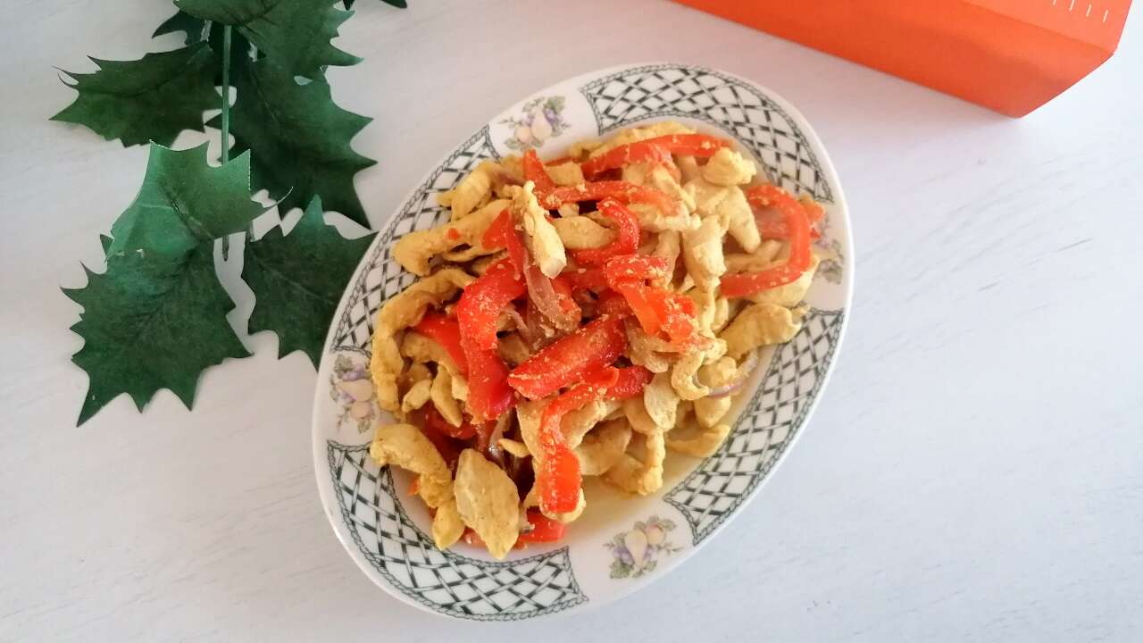 Pollo al curry e peperoni, in padella 3