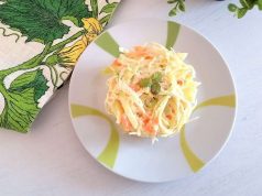 Insalata di cavolo e carote light (Coleslaw) Insalata di cavolo e carote light (Coleslaw)