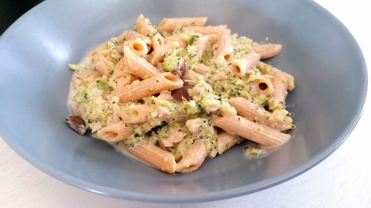 Pasta con broccoli, tonno e philadelphia 4