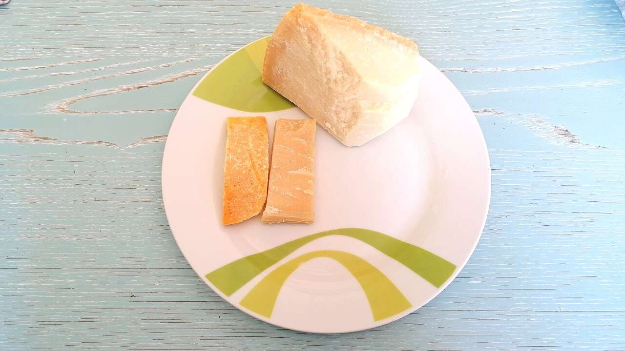 Bucce di parmigiano? Ricicliamole e facciamo l’aperitivo! 1