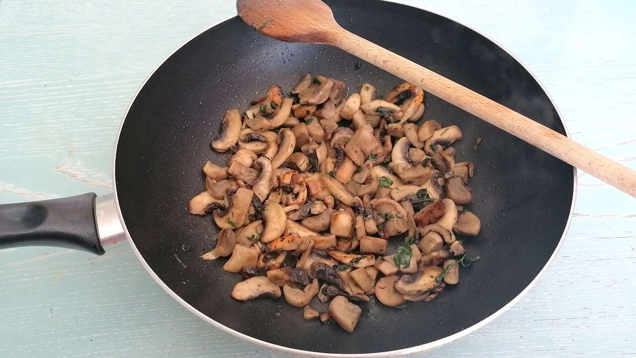 Funghi champignon trifolati: veloci e tanto saporiti 1