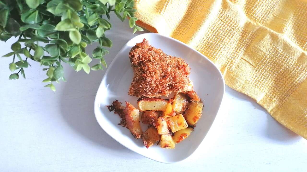 Pollo impanato al forno con patate, gustoso e facile 3