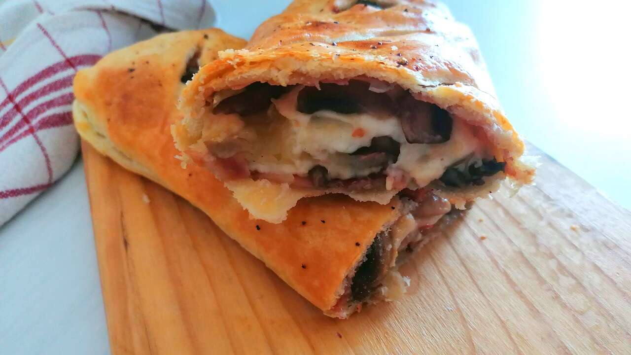 Rotolo di sfoglia con funghi e speck 6