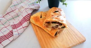 Rotolo di sfoglia con funghi e speck Rotolo di sfoglia con funghi e speck