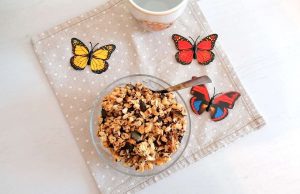 Granola alle mandorle fatta in casa: ricetta proteica