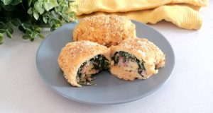 Involtini di pollo, con rucola, speck e parmigiano