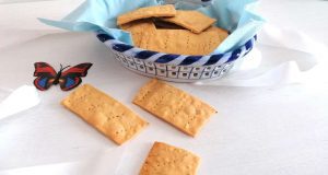 Crackers di ceci, vegani e senza glutine: ricetta veloce Bimby e tradizionale