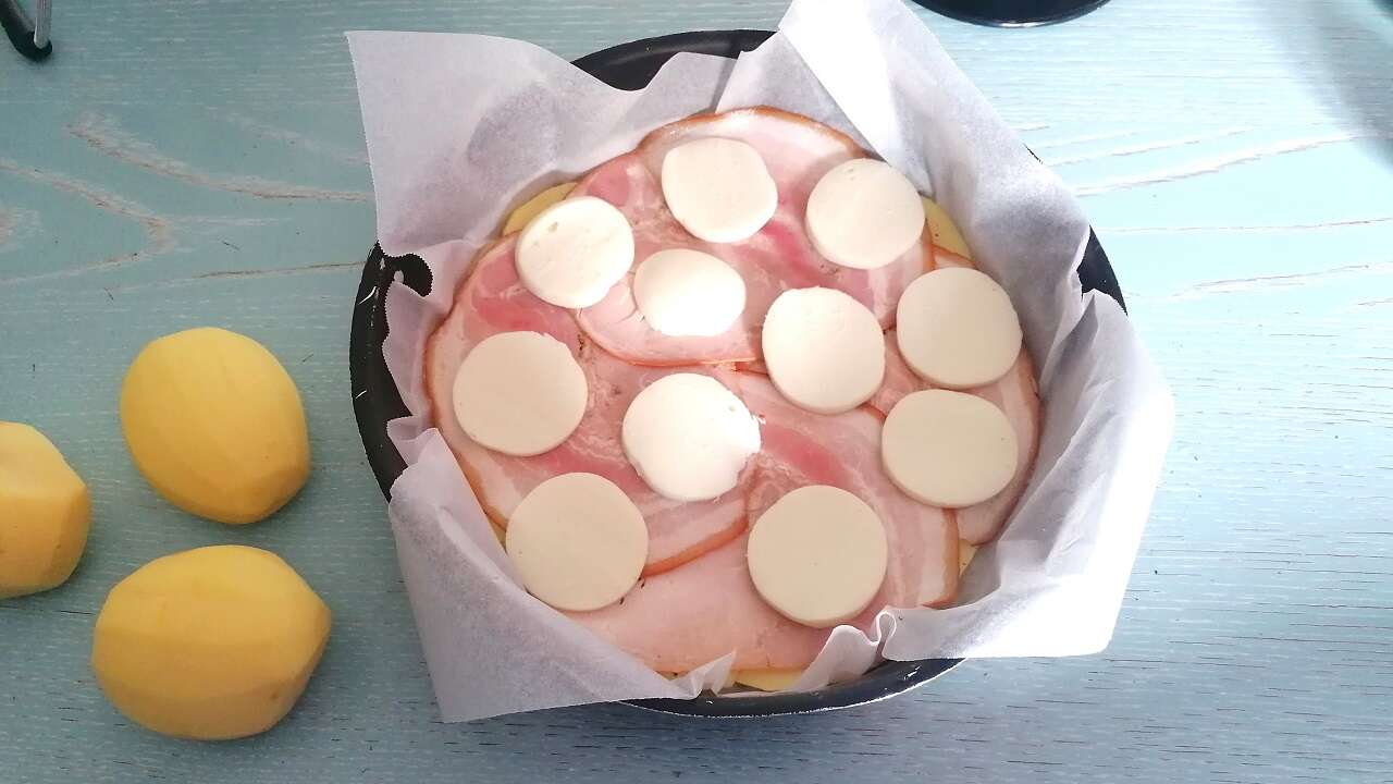 Torta di patate e funghi, con formaggio e prosciutto 1