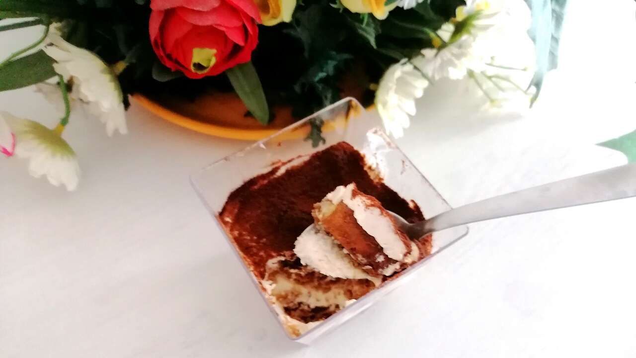 Tiramisù fit, con yogurt greco e fette biscottate 5