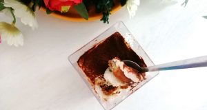 Tiramisù fit, con yogurt greco e fette biscottate