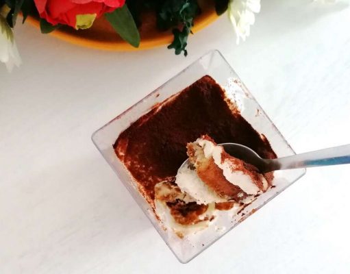 Tiramisù fit, con yogurt greco e fette biscottate