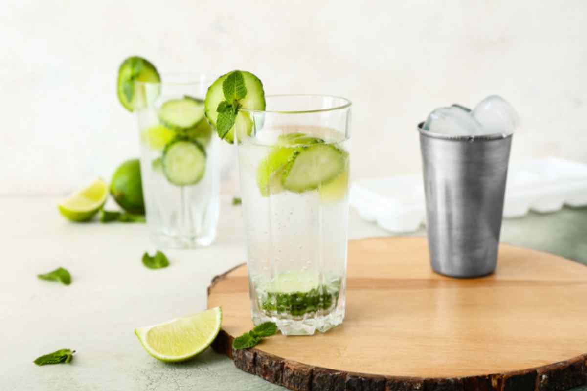 acqua aromatizzata al cetriolo con menta e limone ricetta acqua aromatizzata al cetriolo