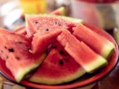 Raffreddare l’anguria in 5 minuti senza frigo: il trucco greco con panno e sale che funziona davvero anguria