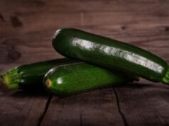 Come conservare le zucchine crude in frigo per 2 settimane senza che marciscano (il trucco della carta assorbente) zucchine