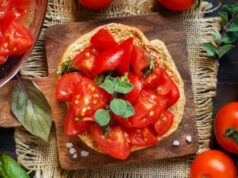 Friselle Pugliesi: Il Segreto dell’Acqua Salata che Nessuno Ti Ha Mai Spiegato (Pronte in 3 Minuti) friselle pugliesi