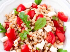 Insalata di Orzo Fredda con Feta e Pomodorini: Il Segreto della Menta che Cambia Tutto (15 Minuti, 350 Calorie) insalata di orzo con feta e pomodorini