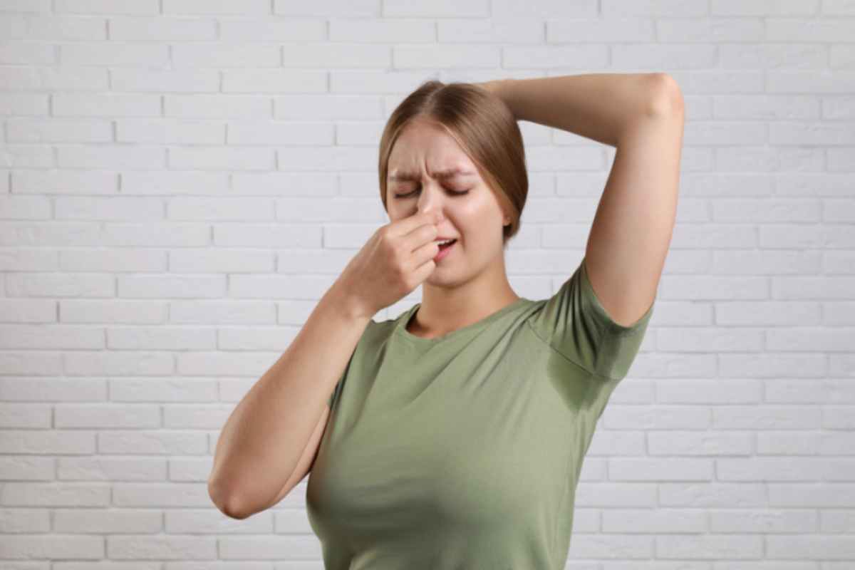 odore sudore vestiti anche dopo lavaggio odore sudore vestiti