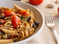 Pasta fredda tonno olive e capperi senza maionese: 8 minuti e zero rischi (anche al sole) pasta fredda tonno olive capperi