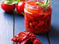 Pomodori secchi sott’olio col Bimby: il metodo pugliese che dura fino a Pasqua pomodori secchi sott'olio