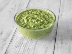 La salsa verde che compri al supermercato non c’entra nulla con quella vera: ecco la ricetta piemontese che sta scomparendo (con il segreto della nonna) salsa verde