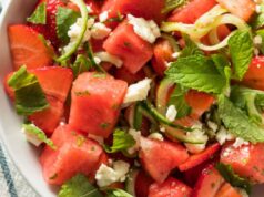 L’insalata di quinoa fredda con feta e anguria che sazia 6 ore (e si prepara in 15 minuti senza accendere il fornello) insalata feta anguria