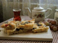 Schiacciata all’uva toscana: la ricetta originale del Chianti che trasforma la vendemmia in 45 minuti di dolcezza croccante schiacciata uva