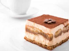 Tiramisù alle pere caramellate senza uova crude: pronto in 20 minuti, si conserva 4 giorni in frigo (e sta spopolando su Facebook) tiramisù