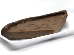 Castagnaccio toscano: la ricetta originale delle nonne del Mugello con solo 5 ingredienti (e niente zucchero) castagnaccio toscano