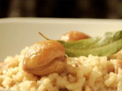 Risotto castagne e speck in 25 minuti: il segreto delle trattorie trentine per la mantecatura cremosa senza panna risotto castagne e speck